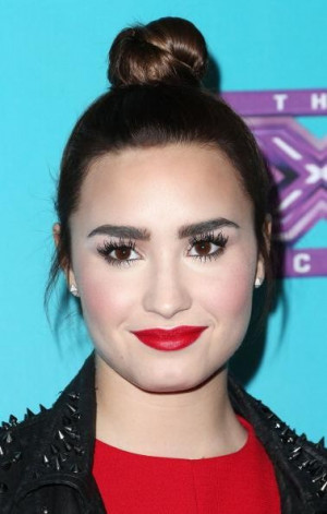 Demi Lovato shares some eyebrow wisdom with fans by tweeting funny ...
