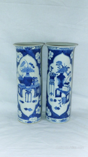 this traditionally decorated pair 19th Century Chinese cylinder vases ...