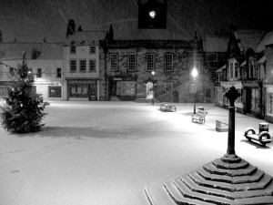 Description Alnwick marketplace - snow - night.jpg