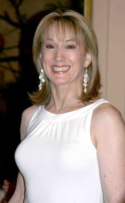 Headshot Sydney Biddle Barrows