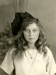 portrait of miep around 1925 in 1925 when miep