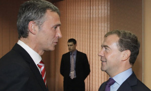 Jens Stoltenberg (left) and Dmitry Medvedev in Murmansk after signing ...