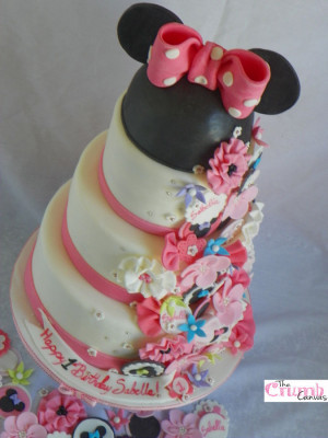 Minnie Mouse Bowtique Cake