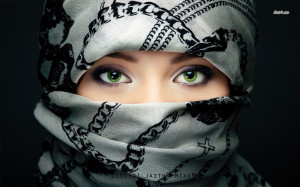 Green eyes behind the scarf wallpaper
