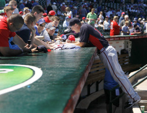 Atlanta Braves third baseman Chipper Jones signs autographs for fans ...