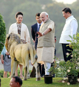 modi with the chinese president xi jinping and first lady peng liyuan