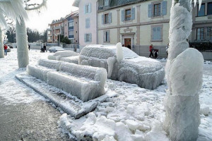 If you like the cold, you can also try to make some ice sculptures .
