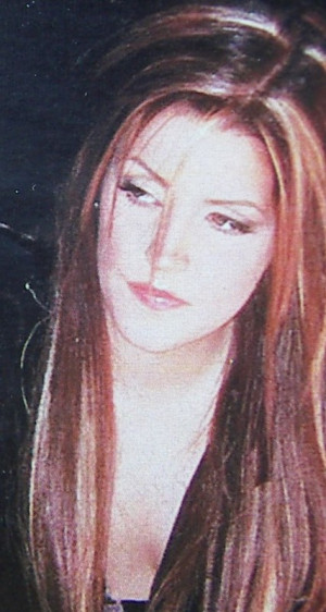 Lisa-lisa-marie-presley-30190648-427-800.jpg