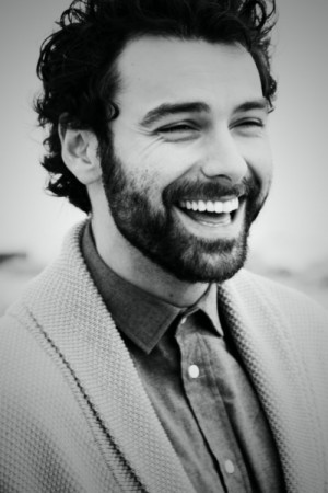 aidan turner smile