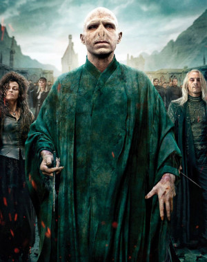 Was trägt Lord Voldemort wohl unter seinem Gewand?