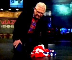 ... /guns/glenn-beck-tries-save-american-flag-wounded-gun-control-video