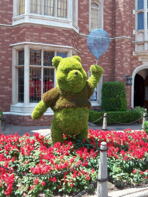 Disney Magic: Pooh, Tigger, Piglet & Eeyore Topiary