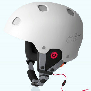 ... BUG Communication helmet with built-in Beats headphones by Dr. Dre_2