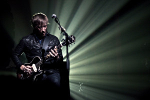 Dan-Auerbach-dan-auerbach-30639534-1600-1067.jpg