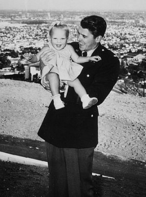 ... reagan maureen reagan ronald reagan with daughter maureen c 1943