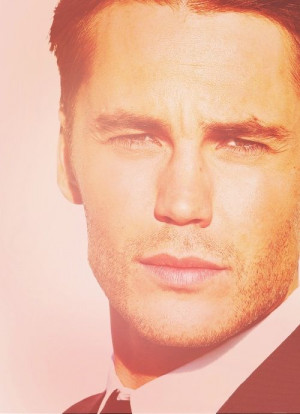 Taylor Kitsch aka Tim rigging from Friday Night lights