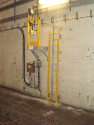 Rail signal wall mounted non slip Yellow access ladder
