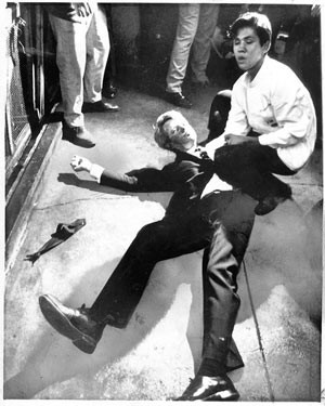 http://www.the-savoisien.com/blog/public/img21/romero-next-to-rfk-1968 ...