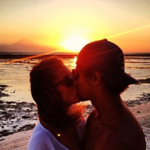 instagram couples kissing