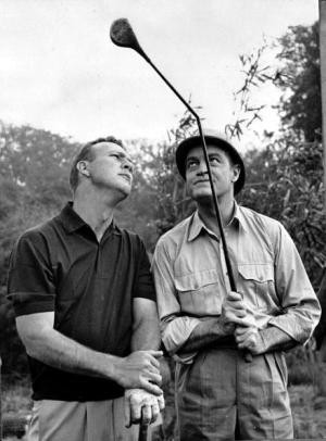 Arnold Palmer (left) and Bob Hope on a movie set in 1962. Keystone ...