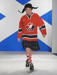 Mike Myers = hockey fashion icon. Rocking the kilt. #funny http://www ...