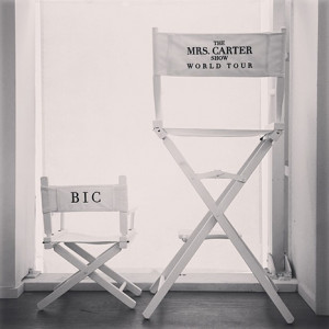 beyonce-baby-blue-ivy-instagram-mrs-carter-show-world-tour-chairs.jpg