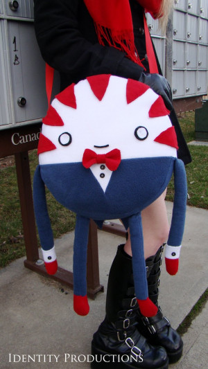 Peppermint Butler Side Bag by IdentityPolution
