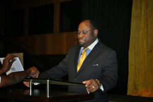 Dr. Myles Monroe delivering a Business lecture at Serena Hotel ...