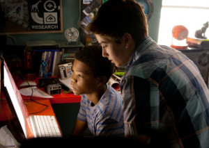 Still of Astro and Teo Halm in Earth to Echo (2014)