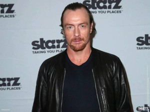 Toby Stephens è Un Doppio Figlio D’arte Mamma Maggie Smith E Papà ...