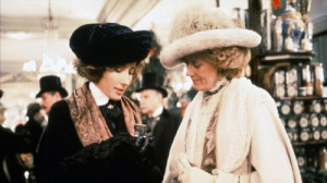 Emma Thompson as Margaret Schlegel and Vanessa Redgrave as Ruth Wilcox ...
