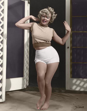 So we do girl. Curvy sexy Miss Marilyn Monroe !!! I really love these ...