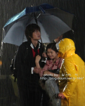 ... Full Size | More kim hyun joong playful kiss shooting in the rain