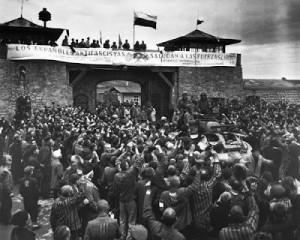 Prisioneros españoles republicanos, encerrados en el campo de ...