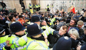 Riots in London (29 photos) - Picture #23
