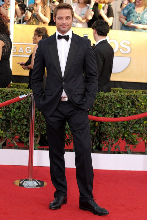 Lost star Josh Holloway was another dapper gent on the SAGs red carpet ...