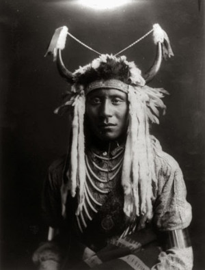 Blackfoot Indian (photo by Edward S Curtis, 1900)