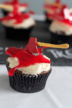 So I Married an Ax Murderer Cupcakes by One Charming Party. These ...