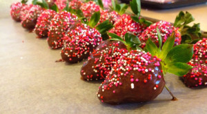 Vegan Chocolate-Covered Strawberries with Valentine's Day Sprinkles: