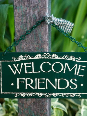 Hanging Sign - Welcome Friends