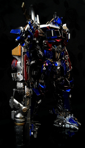 Custom Transformers Ultimate Optimus Prime