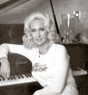 WYNETTE, TAMMY (Virginia Wynette Pugh) (1942–1998) Singer