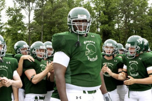 Quinton Aaron portrays Michael Oher, who rose from homelessness to NFL ...
