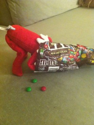 Funny Elf on the Shelf Ideas (30 Pics)