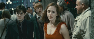 Emma Watson (Hermione Granger), Daniel Radcliffe (Harry Potter) and ...