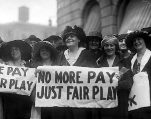 Marie Dressler (center) on the picket line. Watch out!