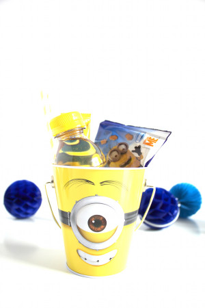 kept it all minion slash yellow and blue: minion buckets from the ...