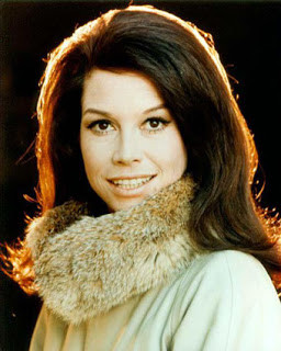 MOORE, MARY TYLER (1936– ) Actress