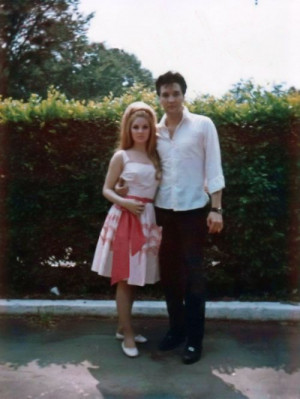 Priscilla & Elvis Presley- I LOVE LOVE LOVE this photo. Cilla before ...