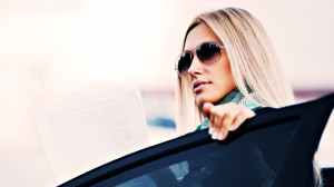 Homepage » Girls » Beautiful Girl Wearing Glasses Wallpaper